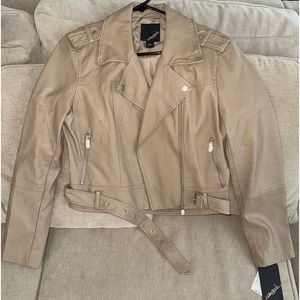 Light tan fake leather jacket. Brand new. Size medium. Colectionb New York
